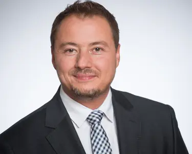 contact_person_sales_Rafal-Raczka